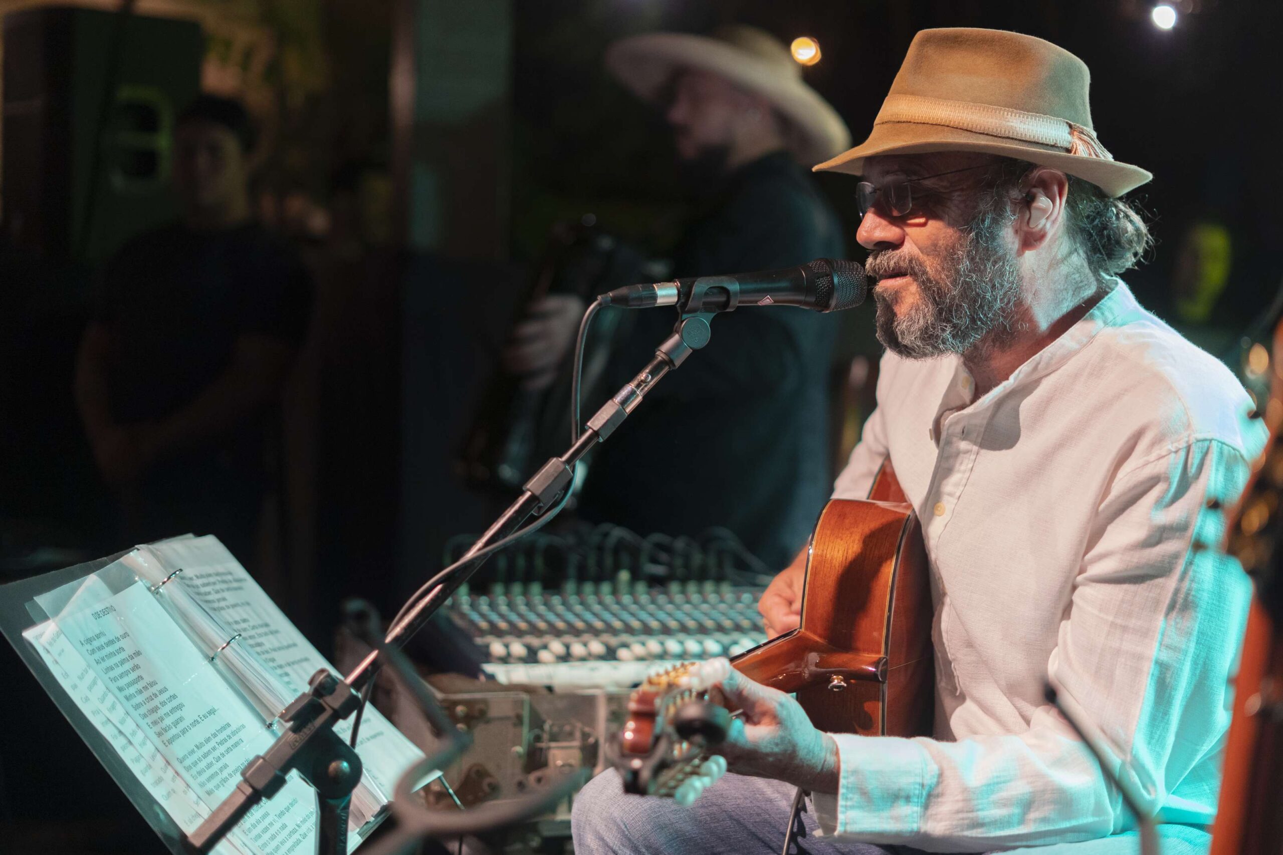 ALMIR SATER SE APRESENTA EM OUTUBRO NO TEATRO BRADESCO