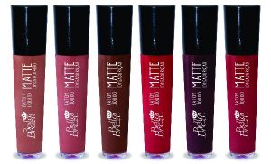 Mantenha os lábios hidratados com os batons da Bella Brazil